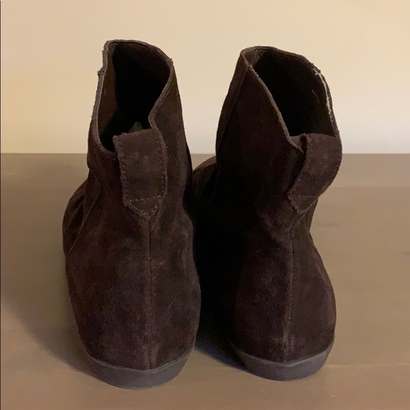 🆕 Aldo Chocolate Brown Suede Flat Booties - Women’s Size 41 - Picture 4 of 5